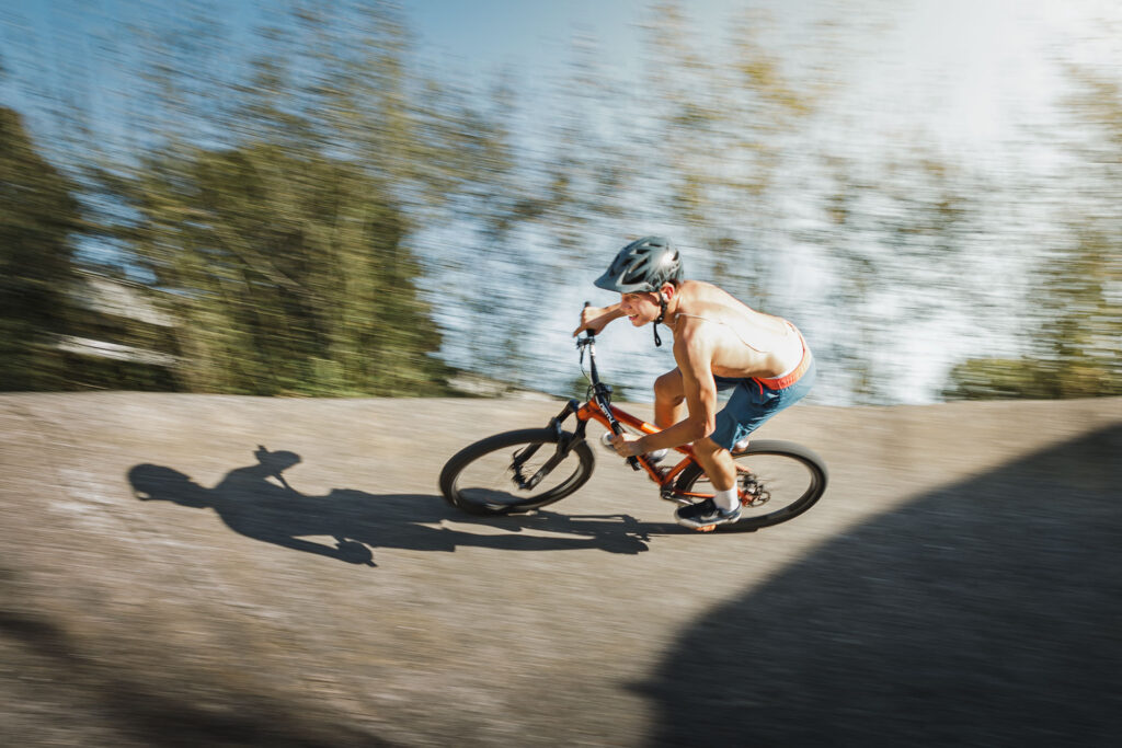Maxim Hollenstein riding at the pump track Brunau - Zurich by Ondrej Kolacek