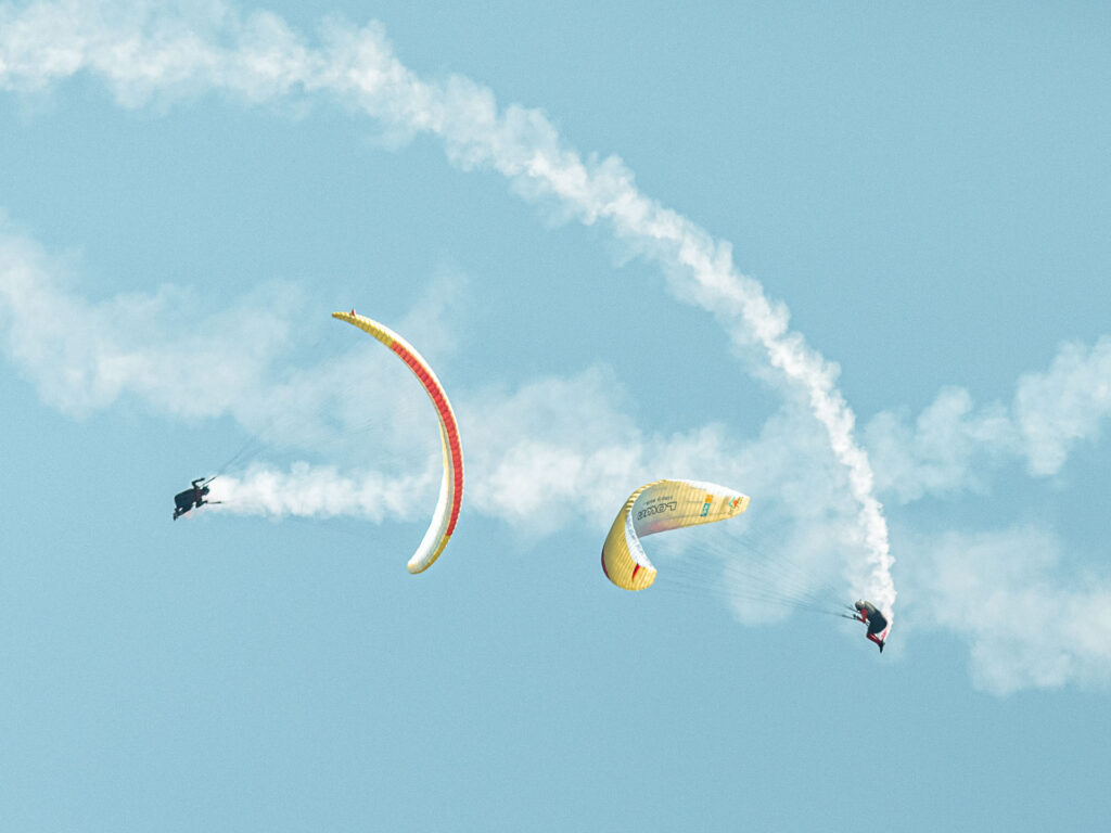 Syncro Paraglide Acro Show - Christian Maurer (SUI) + Michael Maurer (SUI) by Ondrej kolacek