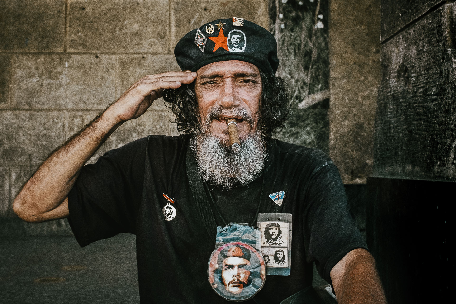 Che Guevara double,Personality & Homeless || Havanna, Cuba 2018 by Ondrej kolacek