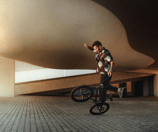 Alex Jumelin performing at Cité de l'Océan in Biarritz, France