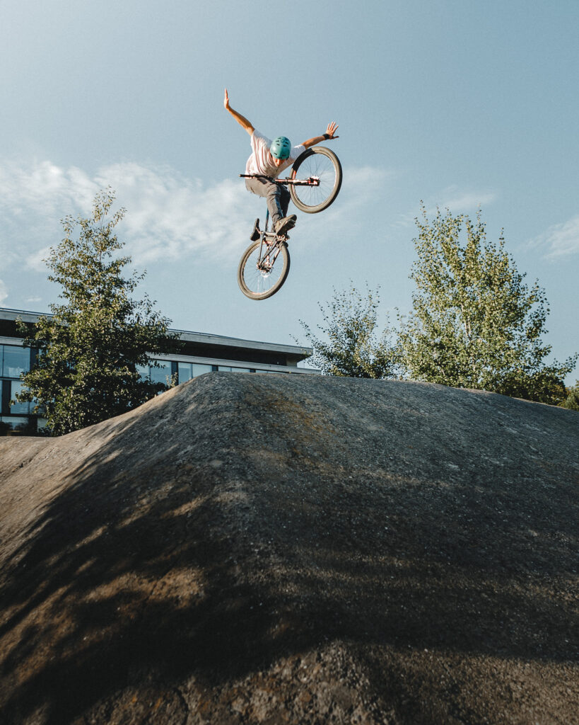 Tuck no hander by Vincent Mattes at the pump track Brunau by Ondrej Kolacek